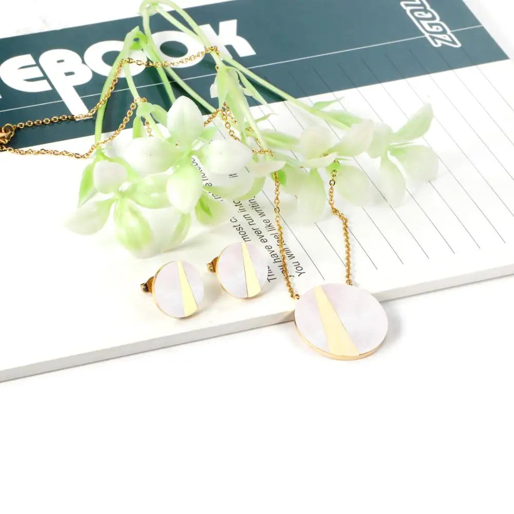 Conjunto Colar e Brincos de Concha Redonda