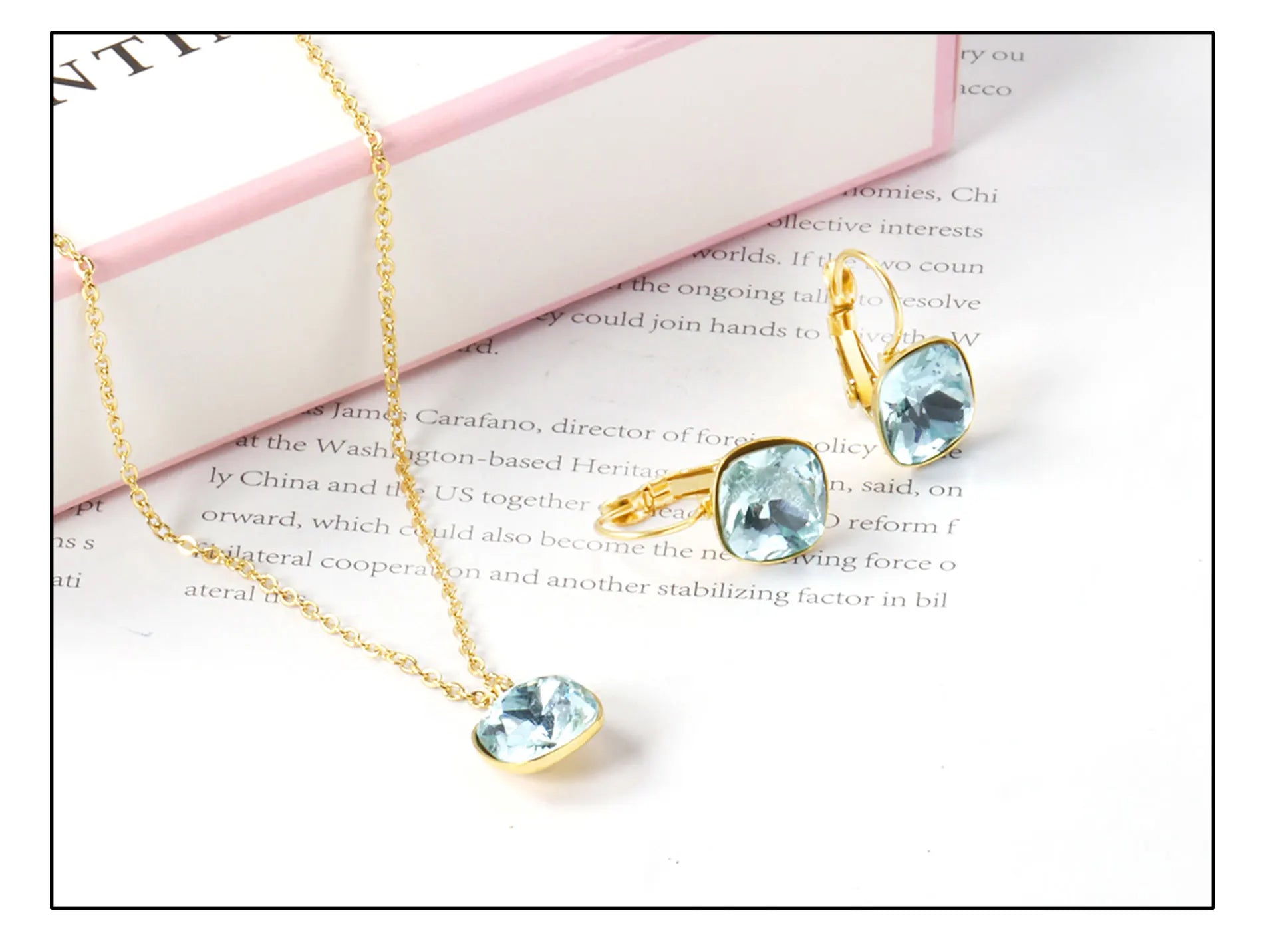 Conjunto de Brincos e de Colar Feminino de Zircônia Cúbica