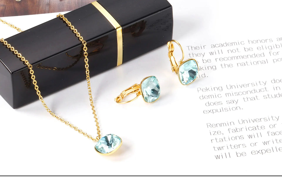 Conjunto de Brincos e de Colar Feminino de Zircônia Cúbica